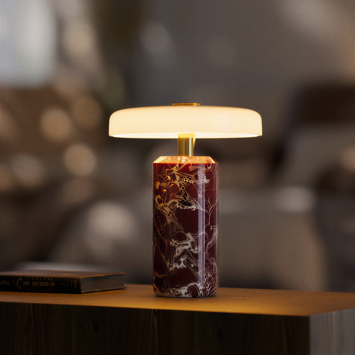 Bordlampe i metal og glas | Kompakt design
