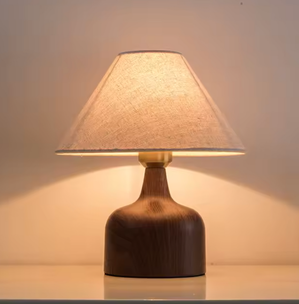 Bordlampe i jern og stof | E27 med varmt lys