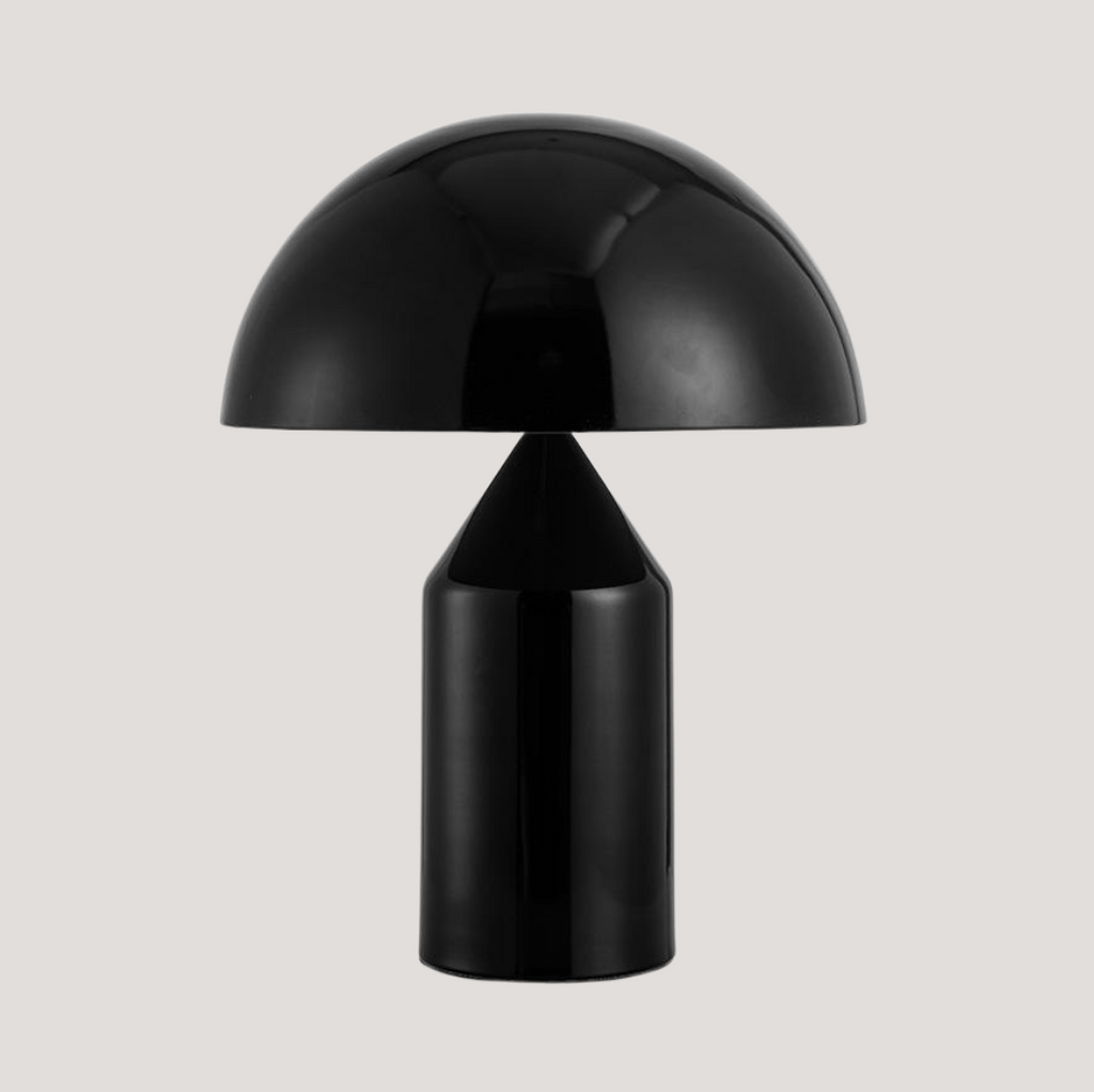 Bordlampe i metal med moderne design