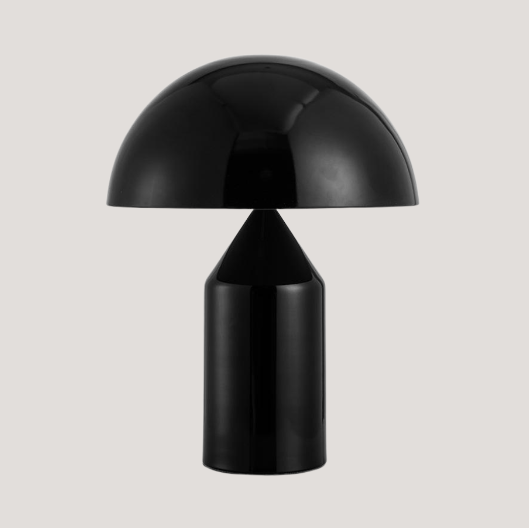 Bordlampe i metal med moderne design