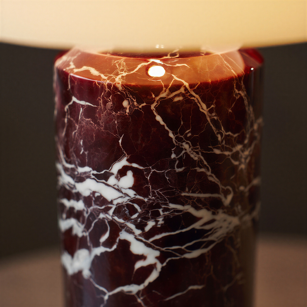 Bordlampe i metal og glas | Kompakt design