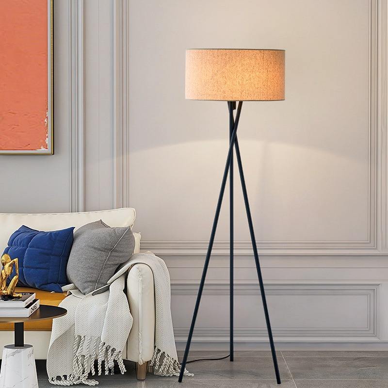 Gulvlampe i metal | Højdejusterbar E27 gulvlampe