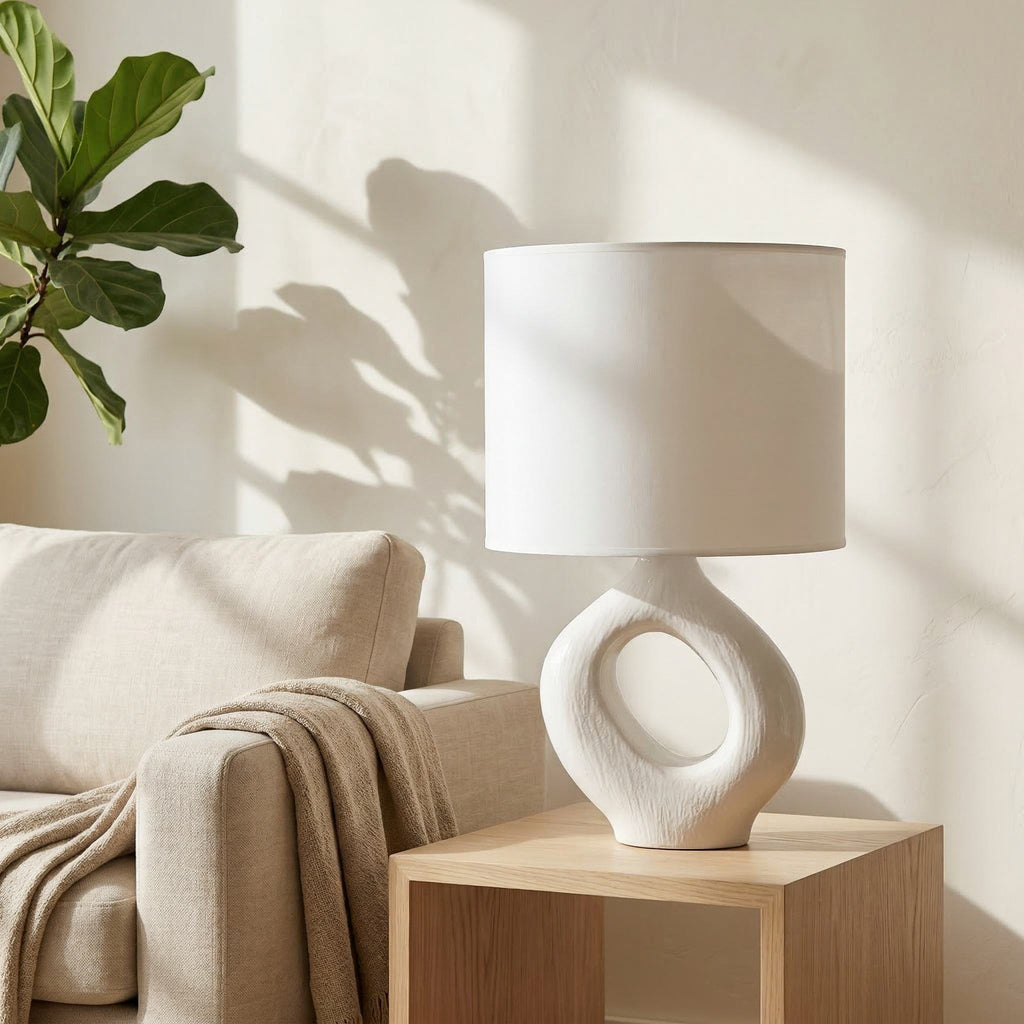 Bordlampe i keramik og stof
