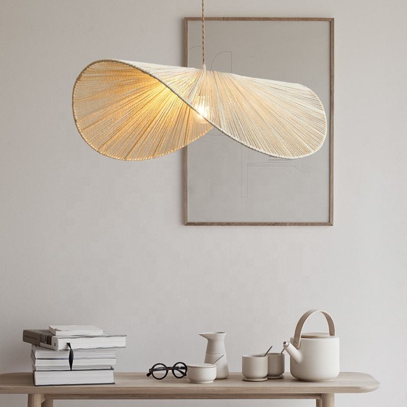 Loftlampe i stof og rattan | LED pendellampe