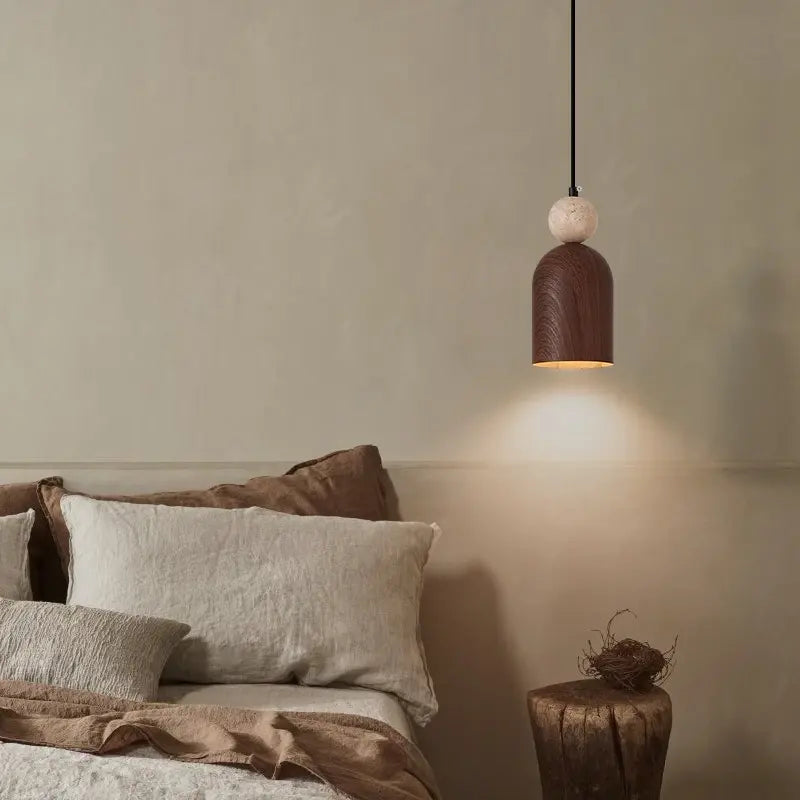 Loftlampe i træ og sten | Højdejusterbar LED pendellampe