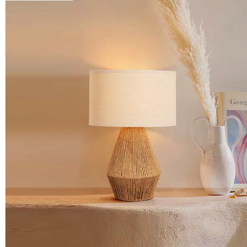 Bordlampe i metal og rattan | Dæmpbar E27 med varmt lys