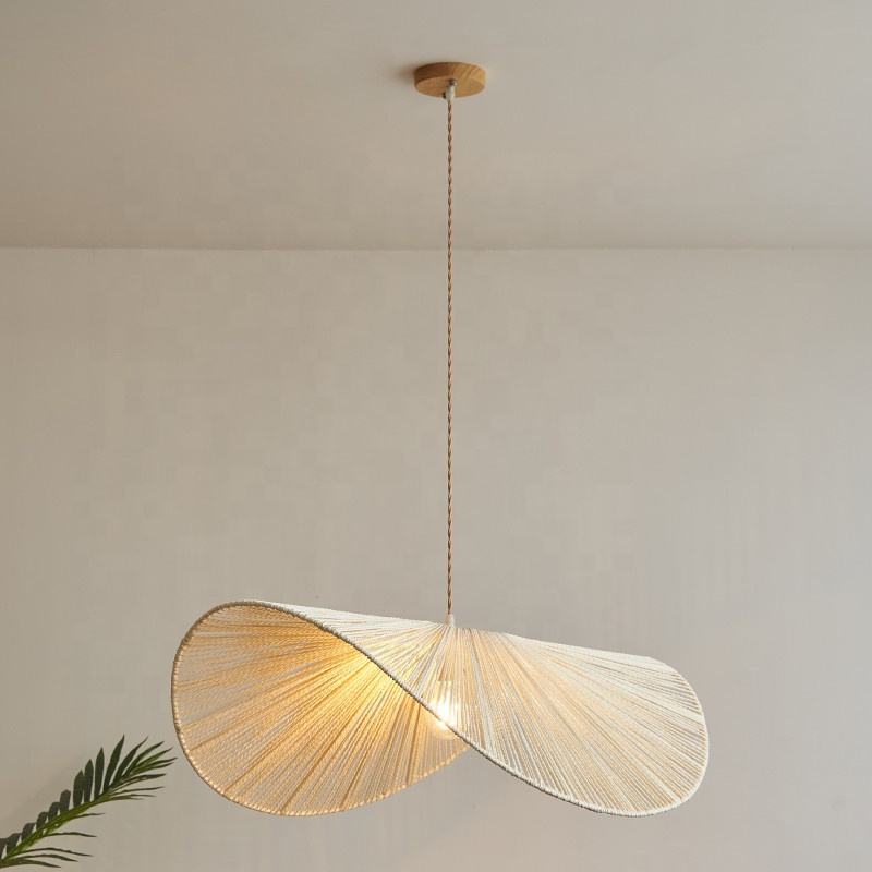 Loftlampe i stof og rattan | LED pendellampe