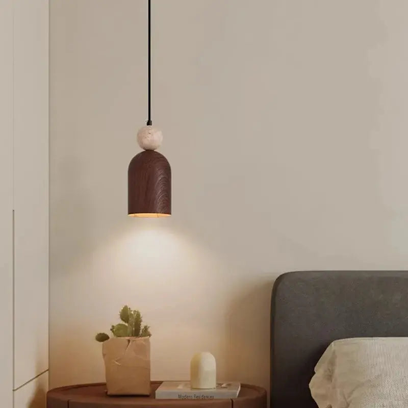 Loftlampe i træ og sten | Højdejusterbar LED pendellampe