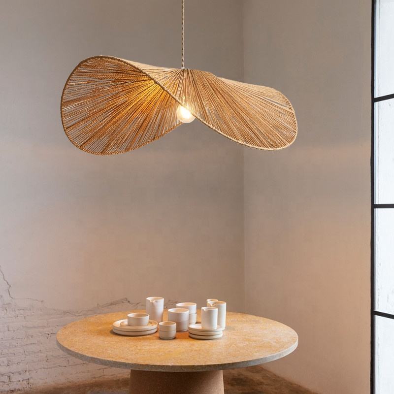 Loftlampe i stof og rattan | LED pendellampe