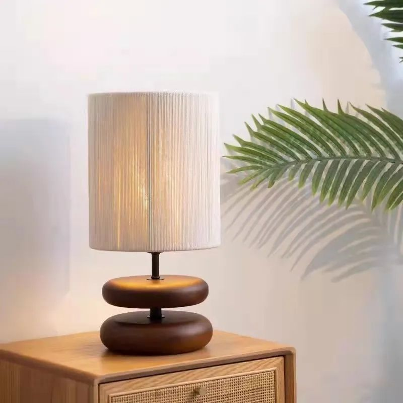 Bordlampe i valnøddetræ