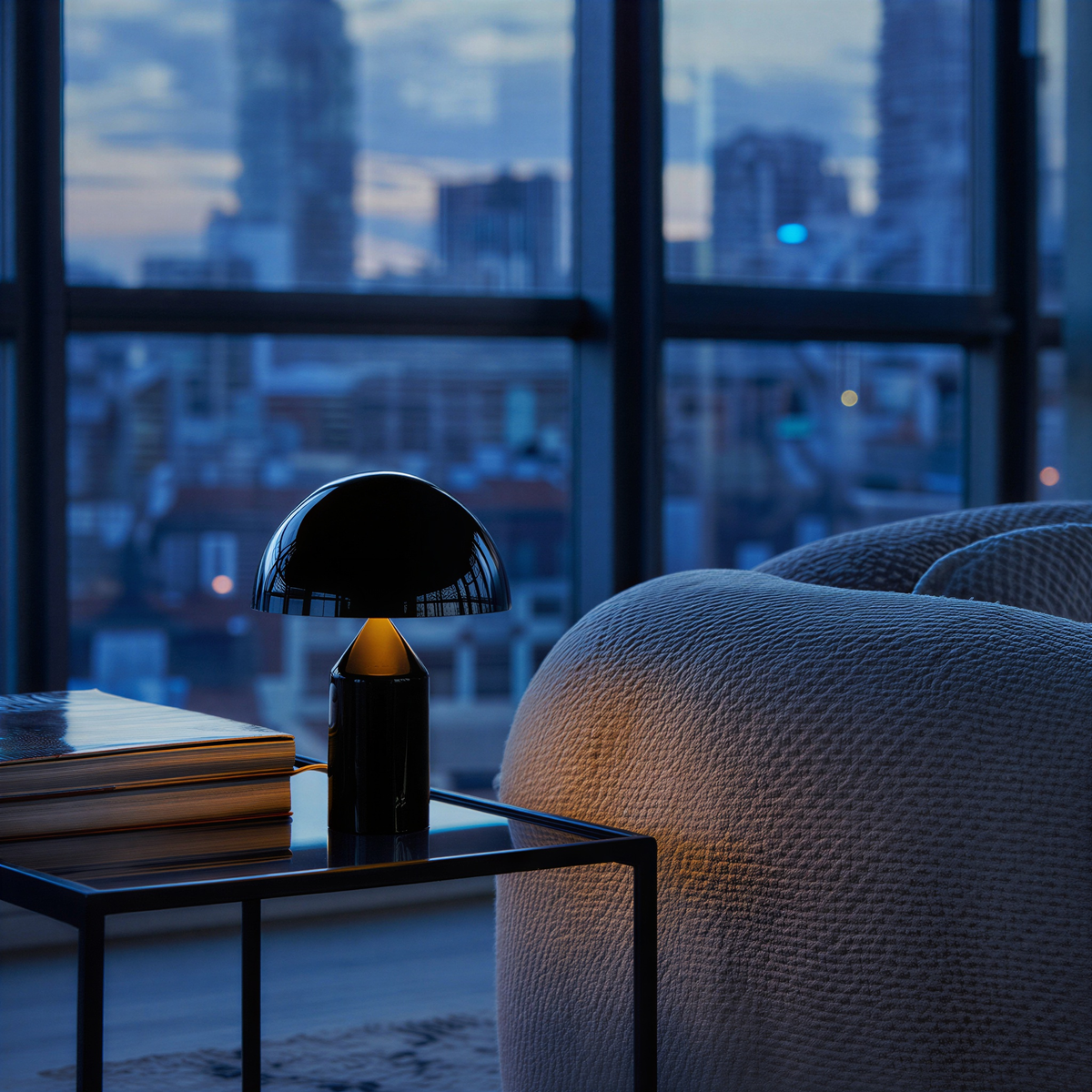 Bordlampe i metal med moderne design