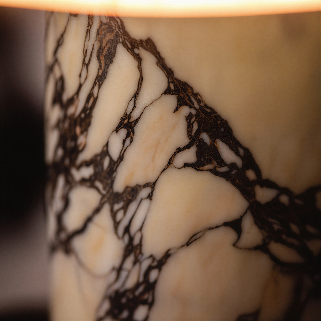 Bordlampe i marmor og metal