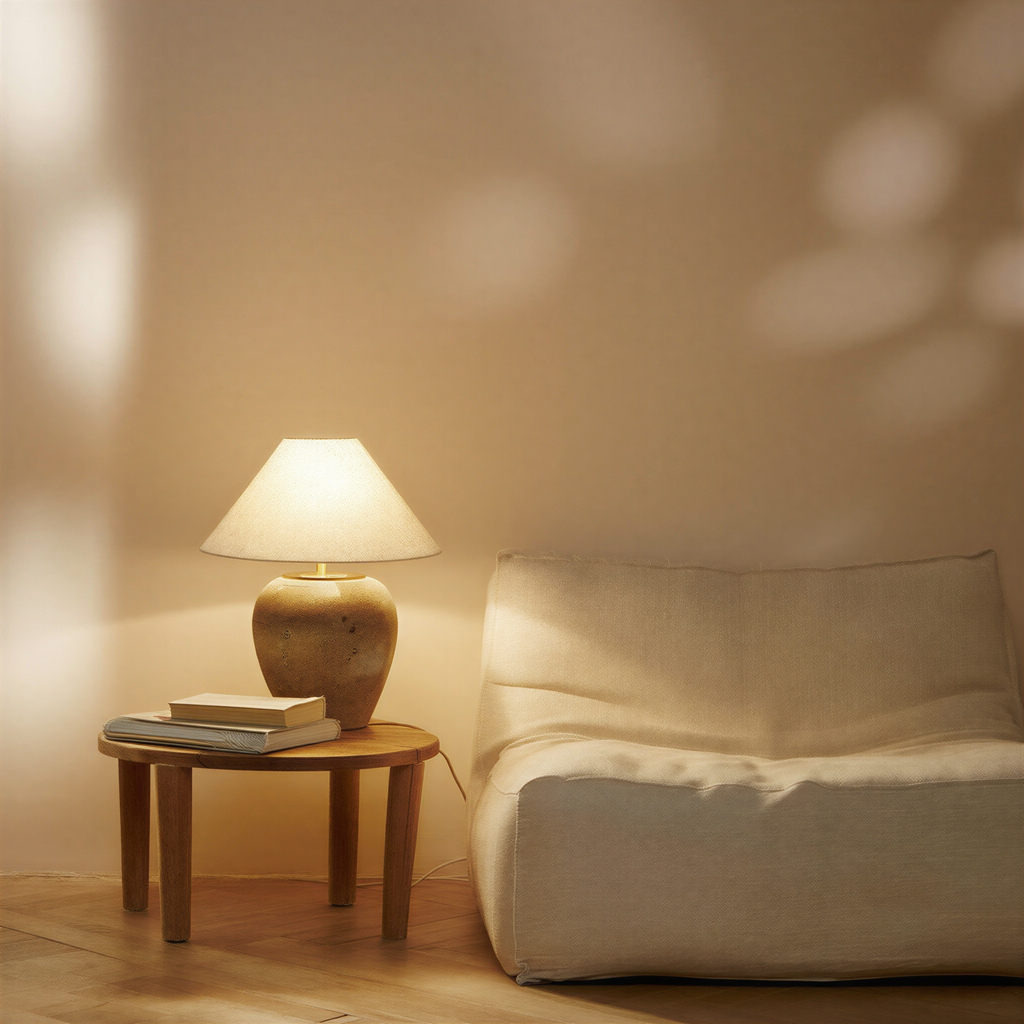 Bordlampe i keramik og stof | Retrostil