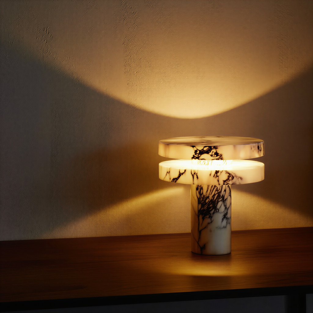 Bordlampe i marmor og metal
